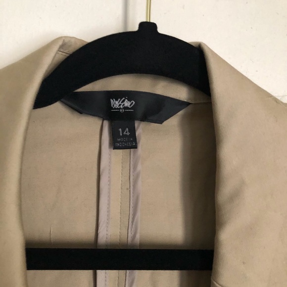 Women’s Tan Jacket - Picture 1 of 4